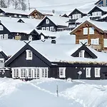9 Person In Tatil Evi